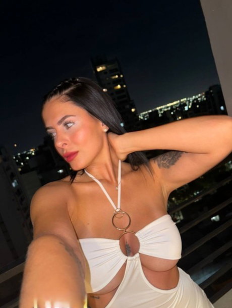 Hot babe Chloe Laurents teases with her big boobs in a selfie compilation