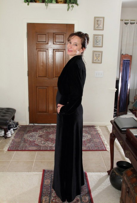 Classy over 30 lady Celeste Carpenter casts aside her long dress to pose nude