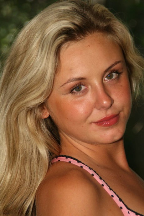Blonde amateur Kierra ditches a bikini to model naked in high heeled shoes