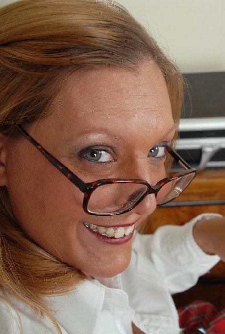 Stunning fatty mature Alexys is demonstrating her hot big boobs