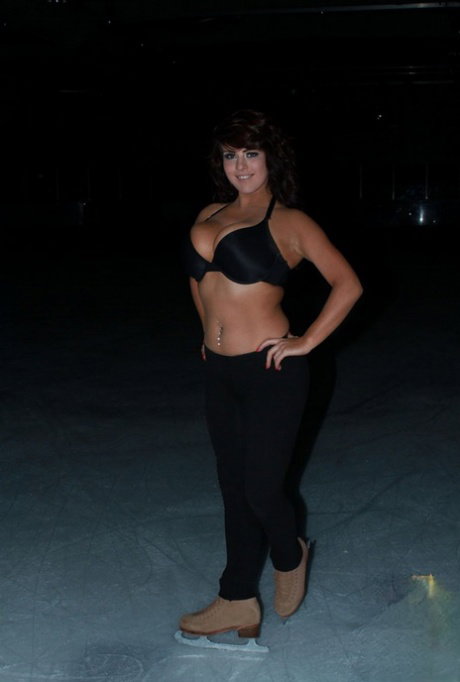 British figure skater Robyn Alexandra unleashes her knockers in pantyhose