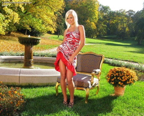 Platinum blonde chick sticks a ribbed vibrator inside her nice pussy outdoors