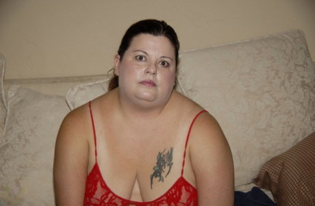 Fat brunette with saggy boobs Pretty Poison masturbates before sucking a BBC