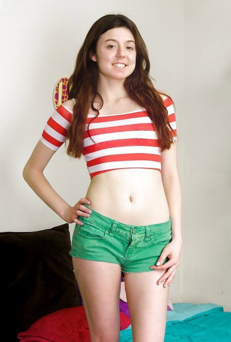 Teen amateur with a skinny body Cassidy Blanc pulls her pussy lips apart