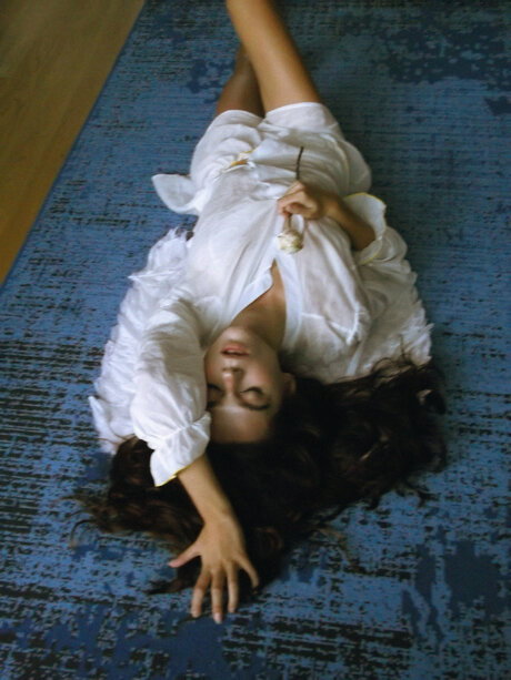 Angelic brunette teen An Vavx shows her skinny body in a teasing manner