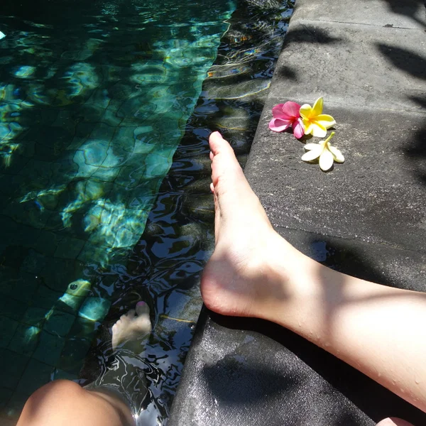 Amateur babe Elite Rose filming her sexy wet feet and toes outdoors  - Feet, Amateur, Close Up, Outdoor, Legs, Non Nude, Pretty, White  - Photo 10
