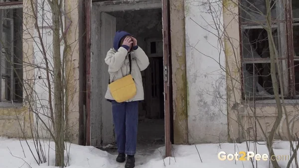 White girl Nastya gets caught with her pants down while peeing on the snow  - Pissing, Public, Jeans, Ass, Outdoor, Close Up, Pussy, Panties, Non Nude, PAWG  - Photo 15