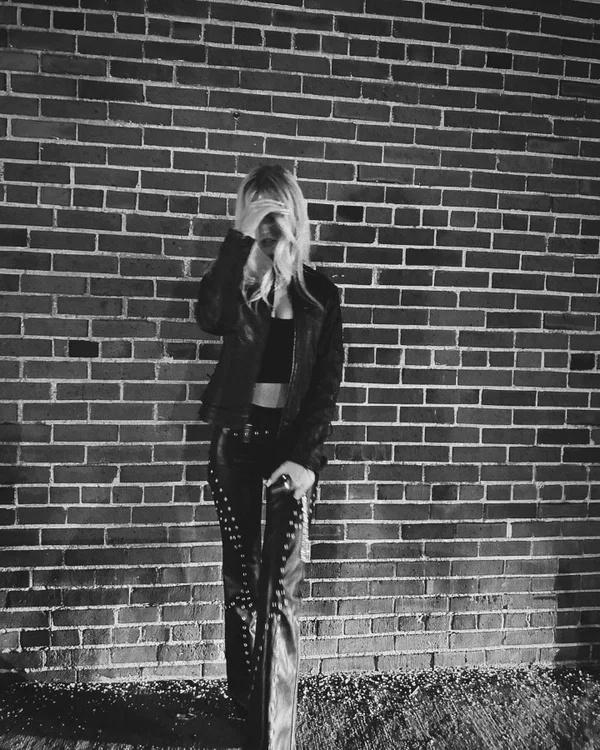 Emily Dobson random images collections  - Model  - Photo 7