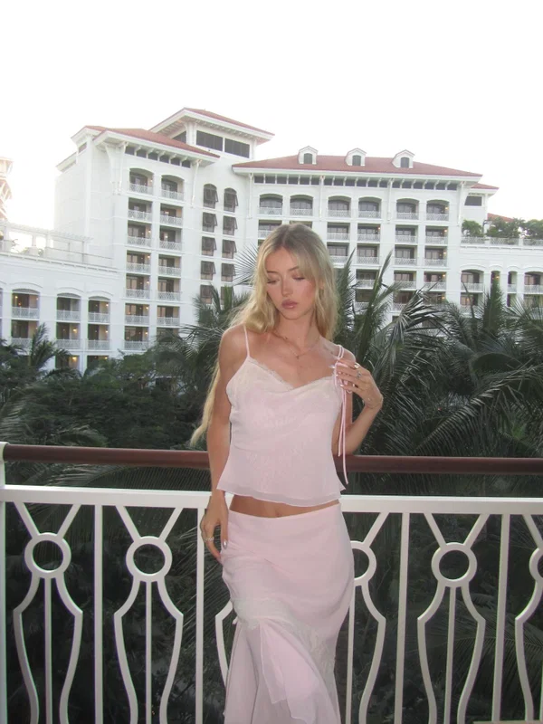 Emily Dobson random images collections  - Model  - Photo 16