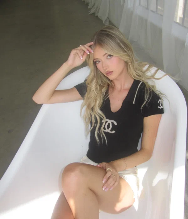 Emily Dobson random images collections  - Model  - Photo 11
