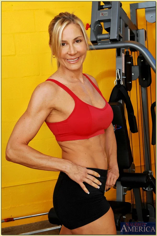 Fit MILF Kelly Estelle strips at the gym and fucks her bald personal trainer  - Gym, Mature, MILF, Blonde, White, Pussy, Blowjob, Short Hair, Big Tits, Spreading  - Photo 1