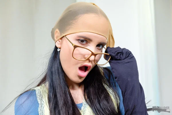 Geeky female Jennifer Mendez covers her elf from head to toe in pantyhose  - Glasses, Fetish, Teen, Pantyhose, Dildo, Cute, Czech, Spreading, Pigtails, Brunette  - Photo 3