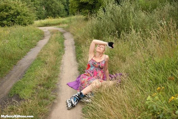 Rollerskating Euro girl pauses along the path to finger her horny clit  - Outdoor, Sports, Teen, European, Babe, Ass, Masturbation, Panties, Close Up, Clothed  - Photo 2