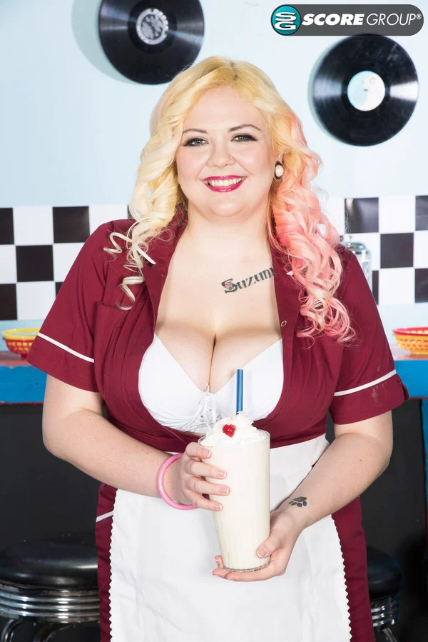 Blonde waitress Suzumi Wilder gets on her knees for a fuck and a big cumshot  - BBW, Chubby, Thick, Anal, Curvy, College, Massage, Pale, Blonde, Pretty  - Photo 1