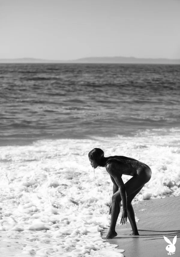 Glamorous French babe Naomi Nash exposes her sexy ebony curves on the beach  - Ebony, Beach, African, Wet, Ass, Perfect, Close Up, Natural Tits, Outdoor, Panties  - Photo 16