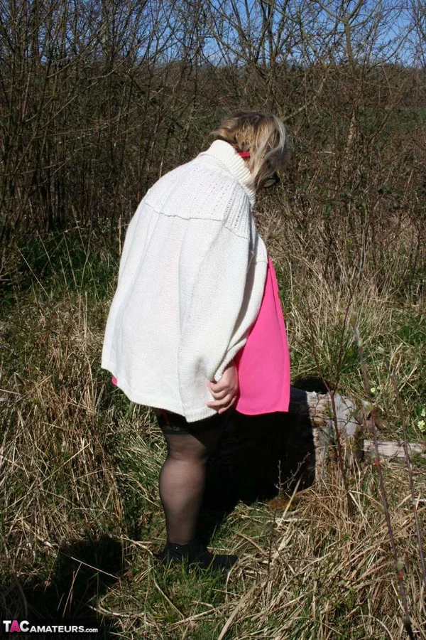 Obese UK blonde Lexie Cummings shows her big ass and pussy while outdoors  - Granny, BBW, Public, Lingerie, Chubby, Amateur, Curvy, Thick, Stockings, Blonde  - Photo 4