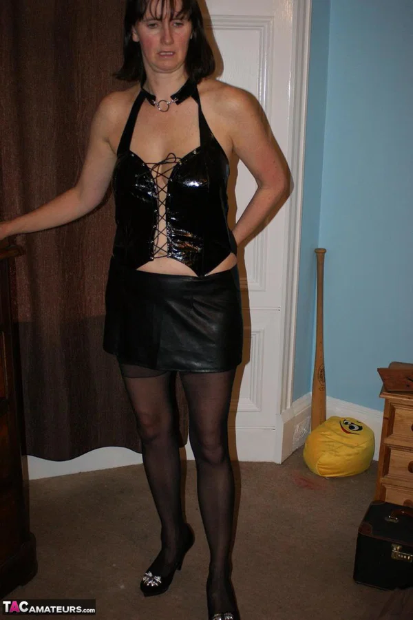 Older amateur Slut Scot Susan masturbates before sucking a cock  - Mature, Hairy, Latex, Lingerie, Ass, Big Cock, Stockings, Skirt, Amateur, Blowjob  - Photo 2