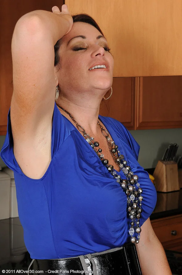 Hot chubby Ryan rests her natural big tits on the kitchen table & spreads nude  - Chubby, Mature, Curvy, BBW, MILF, Thick, Spreading, Big Tits, Ass, Shaved  - Photo 2