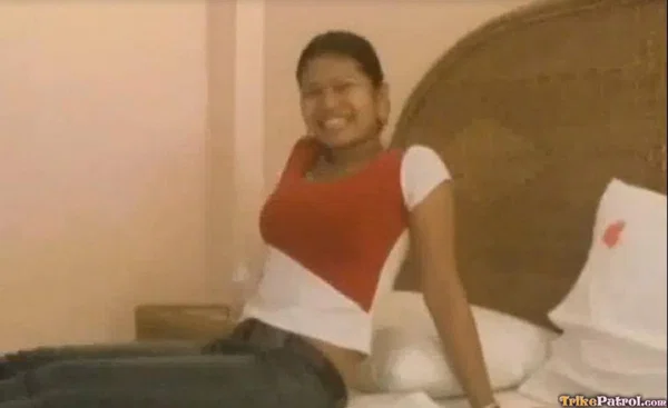 Filipino girl has no identity card and policeman fucks her in a hotel room  - Asian, Amateur, Pretty, Non Nude  - Photo 3