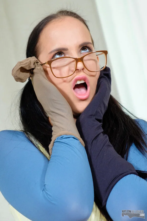Geeky female Jennifer Mendez covers her elf from head to toe in pantyhose  - Glasses, Fetish, Teen, Pantyhose, Dildo, Cute, Czech, Spreading, Pigtails, Brunette  - Photo 4