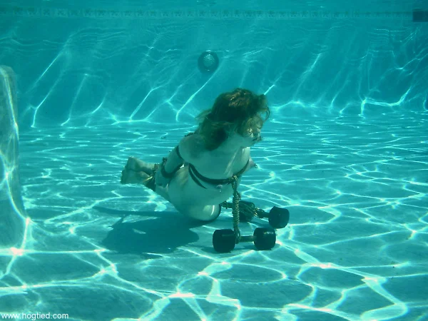 Curvaceous American MILF posing bound at the bottom of the pool  - Underwater, Bondage, BDSM, Wet, MILF, Redhead, Outdoor, White  - Photo 2