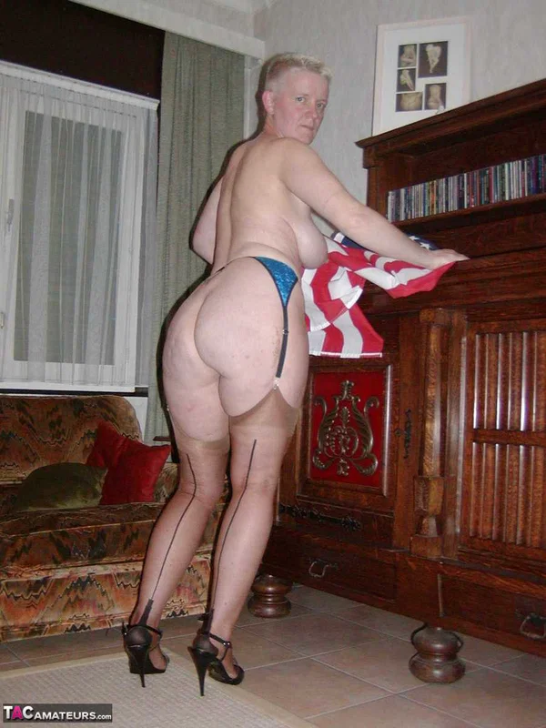 Mature woman with short hair Tiffany Pearl takes off a bikini in nylons  - Mature, Stockings, Short Hair, Amateur, Ass, Bikini, PAWG, High Heels, Saggy Tits, Lingerie  - Photo 15
