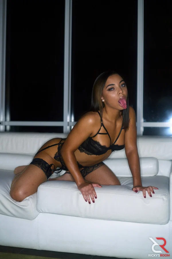 Mia Moore & Zerella Skies tongue kiss in front of a hunky black man  - Ass, Ebony, Lingerie, MILF, Interracial, Threesome, Mature, Latina, High Heels, African  - Photo 5