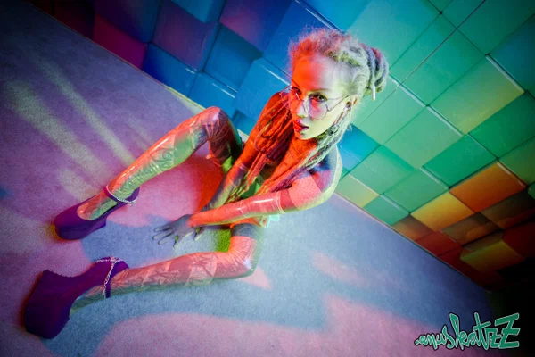 Tattooed freak Anuskatzz masturbates with toys in cantilever heels  - Latex, Glasses, Piercing, Fetish, Tattoo, Pigtails, High Heels, Dildo, Masturbation, Spreading  - Photo 15