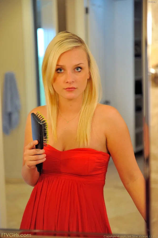 Glamorous babe Whitney fucks her pussy with a hair brush in the bathroom  - Fetish, Massage, Amateur, Beautiful, Glamour, Spreading, Feet, Pussy, Babe, Solo  - Photo 6
