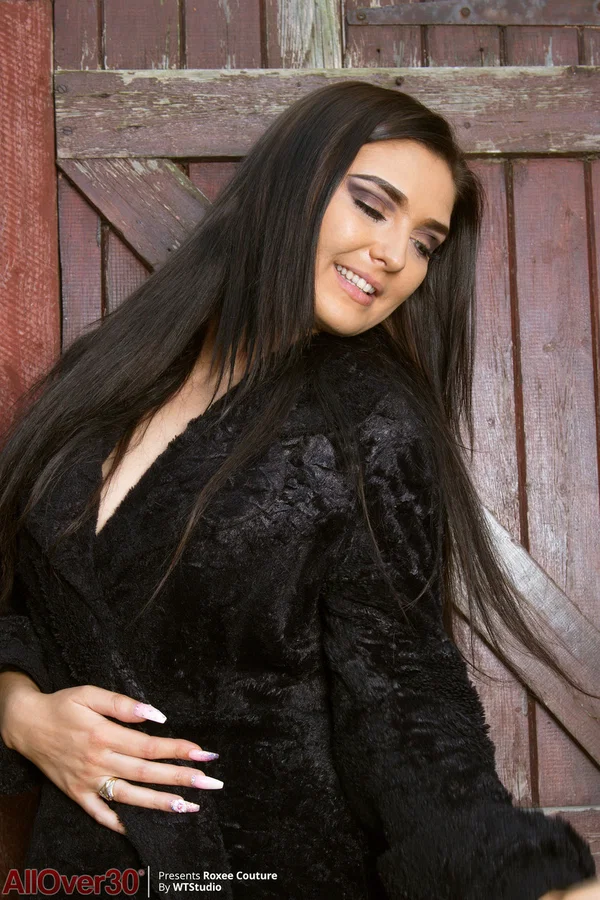 All Over 30 performed by Roxee Couture Porn Pics  - Mom, MILF, Lingerie, Amateur, Outdoor, Natural Tits, Tall, High Heels, White, Tiny Tits  - Photo 2