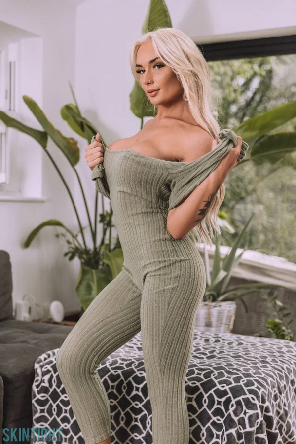 Hot blonde Charlotte Stevens releases her great body from skintight attire  - Yoga Pants, Tattoo, Model, Clothed, Big Tits, Ass, Glamour, Babe, Beautiful, Solo  - Photo 4