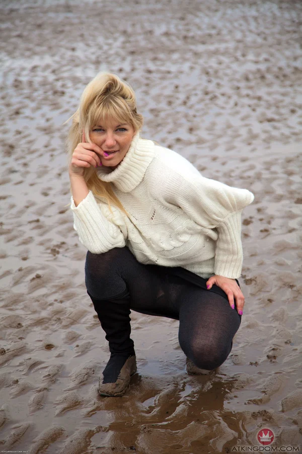 Big boobed mom Vanessa gets naked in public and spreads her furry cunt  - Hairy, Mom, MILF, Pussy, Outdoor, Amateur, College, Teen, Feet, Blonde  - Photo 1