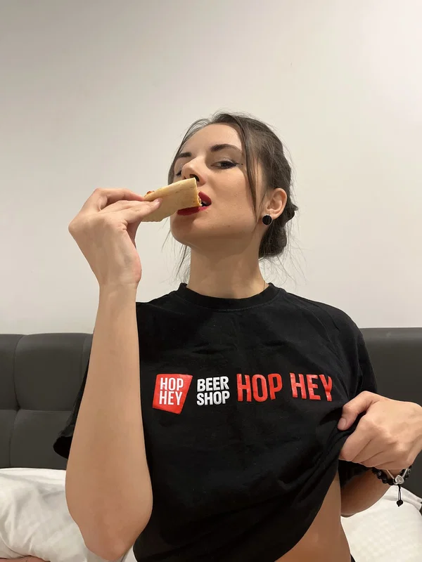 Sexy babe Alina Berryy shows her sweet small tits while eating a pizza  - Glamour, Beautiful, Non Nude, Solo, Babe, Model, Panties, Feet, Tiny Tits, Short Hair  - Photo 4