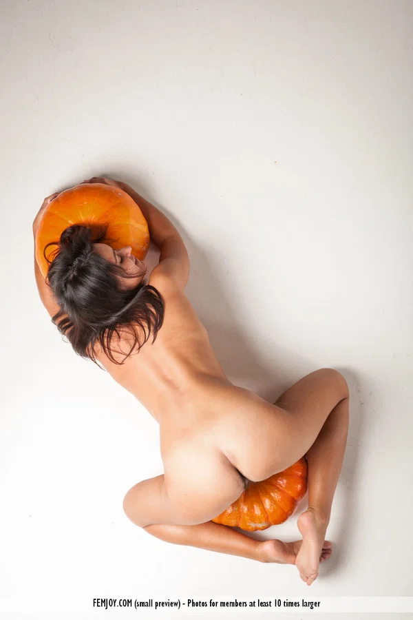 Naked brunette Sanita spreading naked with her pumpkins to show hairy beaver  - Hairy, Feet, Big Tits, Spreading, Pussy, European, Glamour, Ass, Close Up, Asshole  - Photo 6