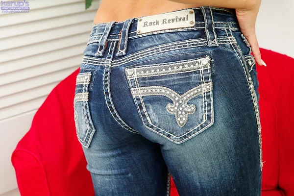 Beautiful teen girl Kelly Diamond removes jeans and panties for cunt baring  - Amateur, Teen, Jeans, Ass, Close Up, Pussy, Panties, Clothed, Beautiful, Undressing  - Photo 2