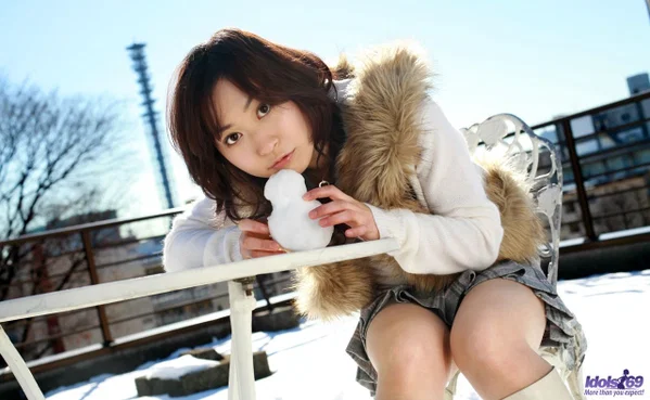Japanese girl Momo Yoshizawa flashes upskirt panties on condo balcony  - Japanese, Non Nude, Asian, Face, MILF, Babe, Redhead, Outdoor, Solo, Close Up  - Photo 5