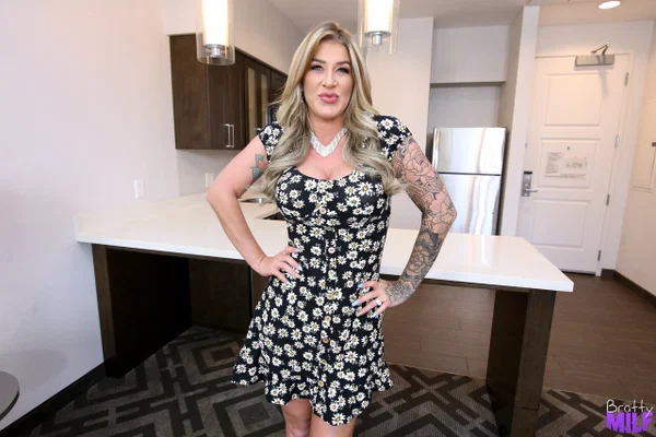 Big-assed mom Lolly Dames has POV doggystyle sex with her stepson  - MILF, Mom, Family, Stepmom, Piercing, Tattoo, Big Tits, Blowjob, Pornstar, Non Nude  - Photo 1