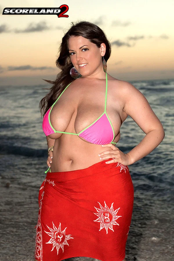 Big woman with great natural tits Taylor Steele strips on the beach  - Beach, BBW, Curvy, Natural Tits, Thick, Big Tits, Bikini, Brunette, Pretty, Chubby  - Photo 1