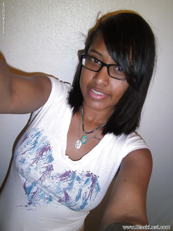 Self-shot session exposes ebony Diana Braset's delicious ass and boobs  - Selfie, Ebony, Glasses, Babe, Close Up, Big Tits, Ass, Nipples, African, Pussy  - Photo 2