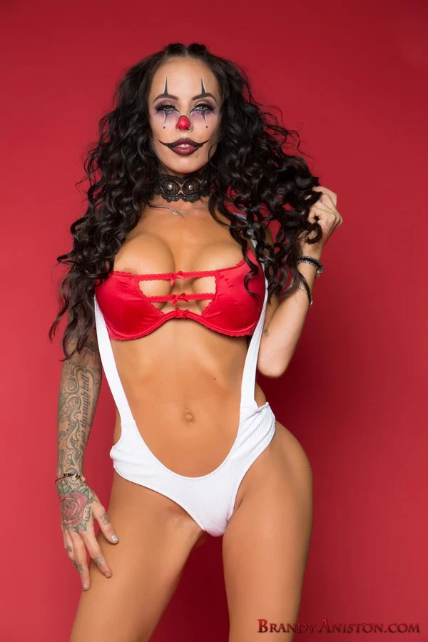 Pornstar in a clown mask Brandy Aniston reveals her nice tits & toys herself  - Cosplay, MILF, Curly, Big Tits, Sexy, Anal, Pornstar, Brunette, Pussy, White  - Photo 2