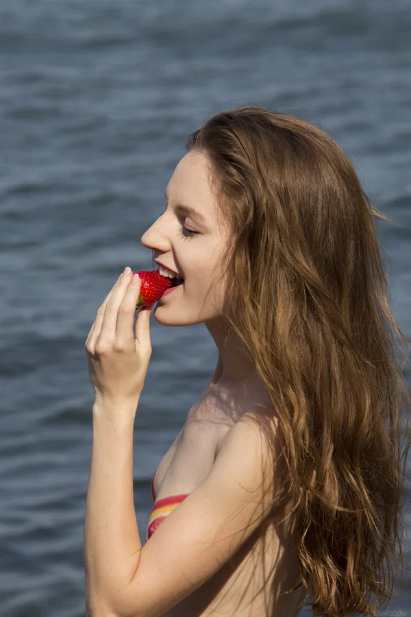 Ukrainian teen Sofi Shane loses her tiny bikini & fingers herself on the beach  - Beach, Teen, Bikini, Petite, Ukrainian, Pussy, Outdoor, Spreading, Shaved, Glamour  - Photo 1