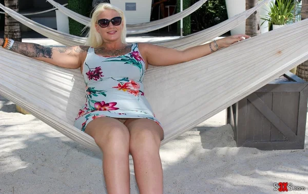 Beautiful tattooed blonde LuckyB Dallas flashing a pantyless upskirt outdoors  - Glasses, Dress, Skirt, Public, Amateur, Clothed, Outdoor, Tattoo, Armpit, Blonde  - Photo 9