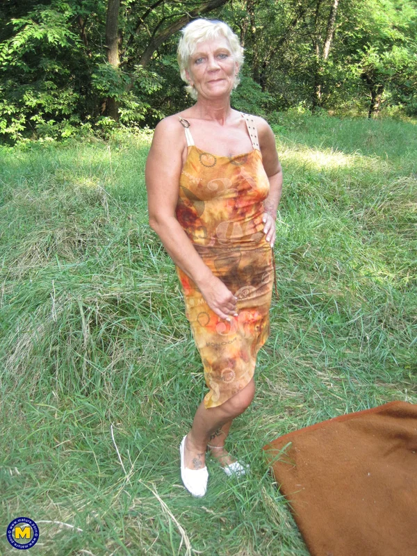 Amateur granny Paulene shows off her pussy & boobs outdoors in the grass  - Granny, Old Young, Old Man, Mature, Hairy, Outdoor, Czech, Short Hair, Amateur, Skinny  - Photo 3
