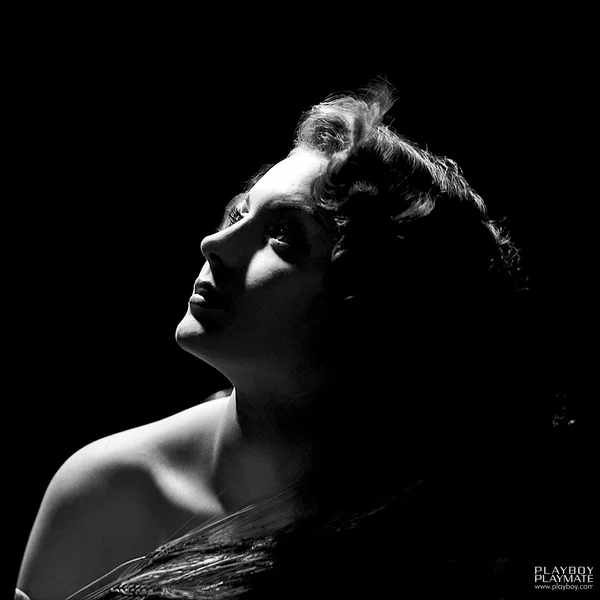 Solo model Clayre Peters strikes one alluring retro pose after another  - Granny, Centerfold, Beautiful, Babe, Solo, Brunette, Short Hair, Feet, Outdoor, Glamour  - Photo 9