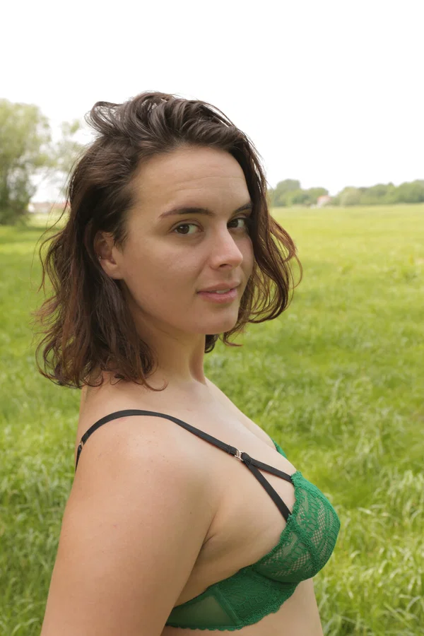 British first timer gets naked in an expansive field during the day  - Amateur, PAWG, Outdoor, Clothed, British, Non Nude, Ass, Hairy, Nipples, Undressing  - Photo 17