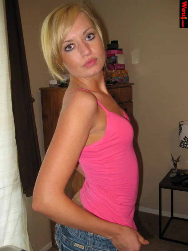 Breathtaking babe posing in her hot pink shirt and jean shorts in a solo  - Amateur, Beautiful, Non Nude, Blonde, Solo, Babe  - Photo 9