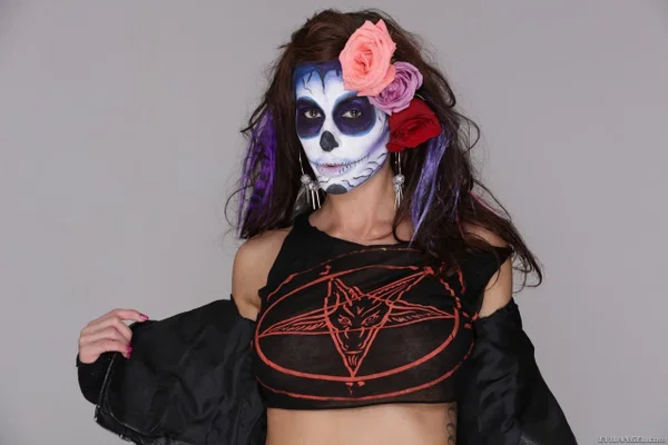 Painted MILF slut Gia DiMarco teases with sexy underboob in hot rocker outfit  - MILF, Pornstar, Brunette, Skinny, Babe, Beautiful, Solo, Non Nude  - Photo 5