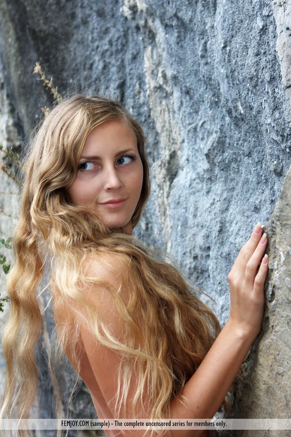 Totally naked girl Merit hits upon great poses in front of a sheer rock face  - Outdoor, European, Legs, Babe, Shaved, Spreading, Glamour, Ass, Tiny Tits, Model  - Photo 10
