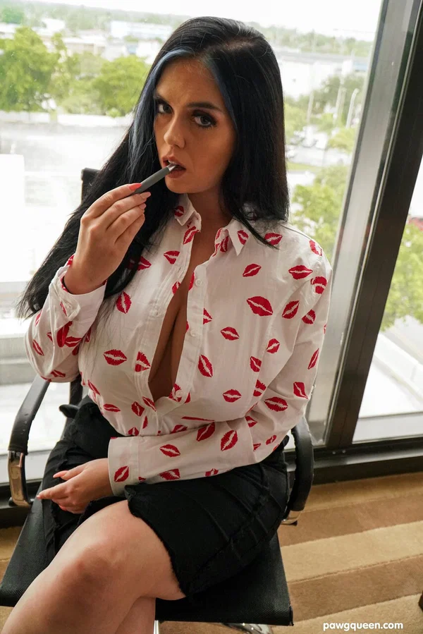 Dazzling brunette Ryan Smiles unleashes her breathtaking big boobs  - Big Tits, BBW, Curvy, Pornstar, Thick, Chubby, Natural Tits, Brunette, Asian, Feet  - Photo 5