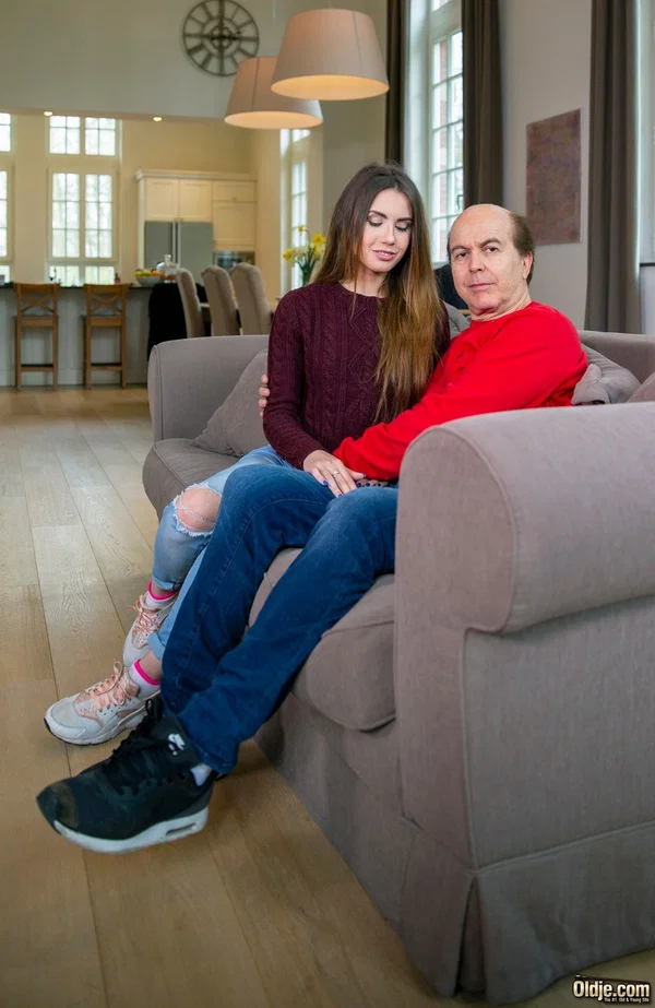 Pretty petite teen Elle Rose has oral sex with her old lover in a 69 position  - Old Young, Ukrainian, Old Man, Hardcore, Teen, Jeans, Blowjob, Cowgirl, Petite, Kissing  - Photo 2